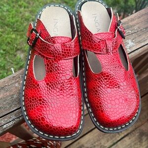 Ingaro Happy Red like New Size 6.5